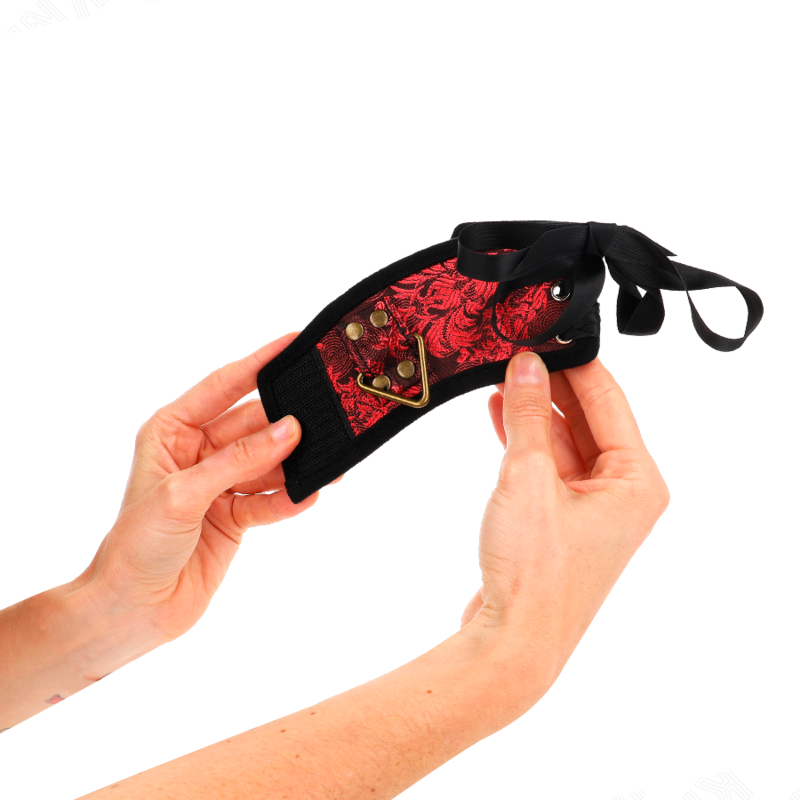 KINK - SUJECIONES DE MUÑECA SCANDAL CON DETALLES DE ENCAJE ROJO-NEGRO 24,5 CM X 6,5 CM