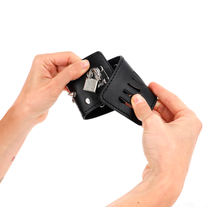 KINK - SUJECIONES DE MUÑECA PUNK CON PINCHOS 25 X 6 CM