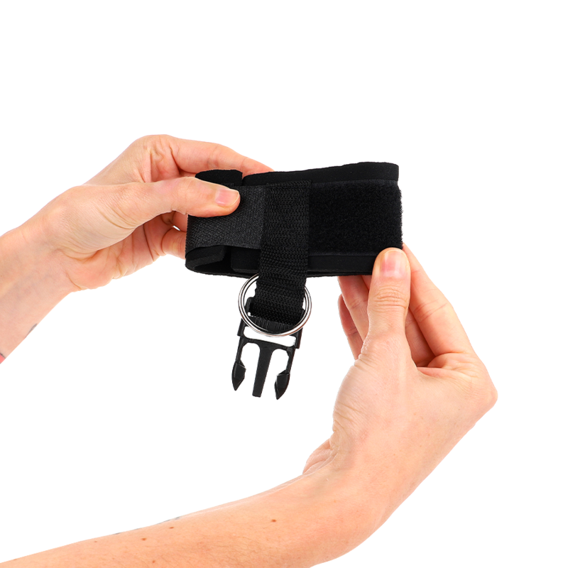 KINK - FASCE DI RESISTENZA AL POLSO IN NEOPRENE CON CHIUSURA A STRAPPO E ANELLO, NERE, REGOLABILI 22-34 CM