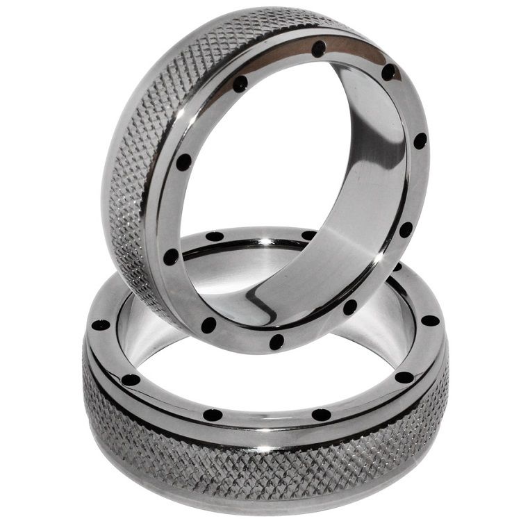 METAL HARD - ANELLO IN METALLO PER PENE E TESTICOLI 50MM