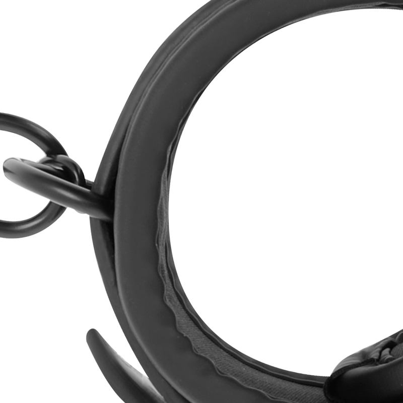 SOTTOMESSA FETISH - POSIZIONE A GAMBE APERTE CON MANETTE RIVESTITE IN NOPRENE