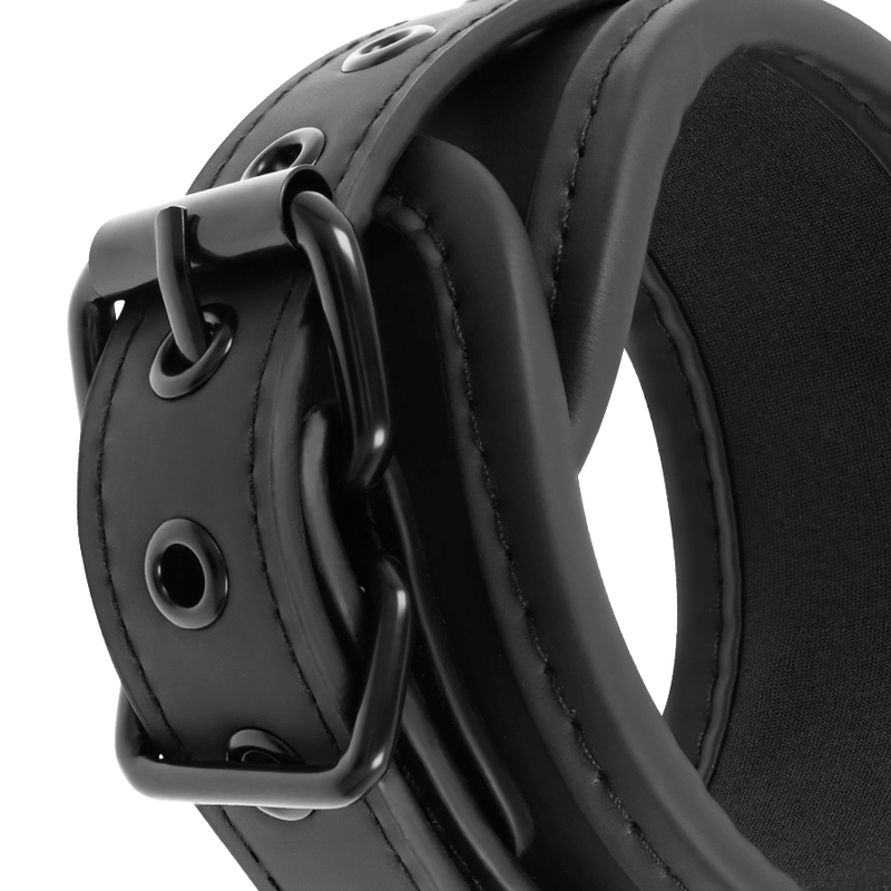 SOTTOMESSA FETISH - POSIZIONE DEL PADRONE CON 4 MANETTE RIVESTITE IN NOPRENE